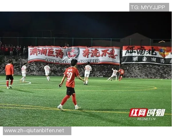 退役足球明星齐聚一堂重温绿茵岁月展现传奇风采与激情对决